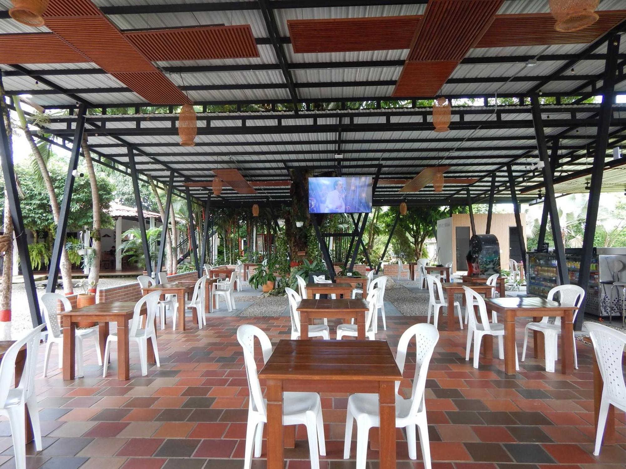 Hotel Campestre Las Palmas Sas Вильявисенсио Экстерьер фото