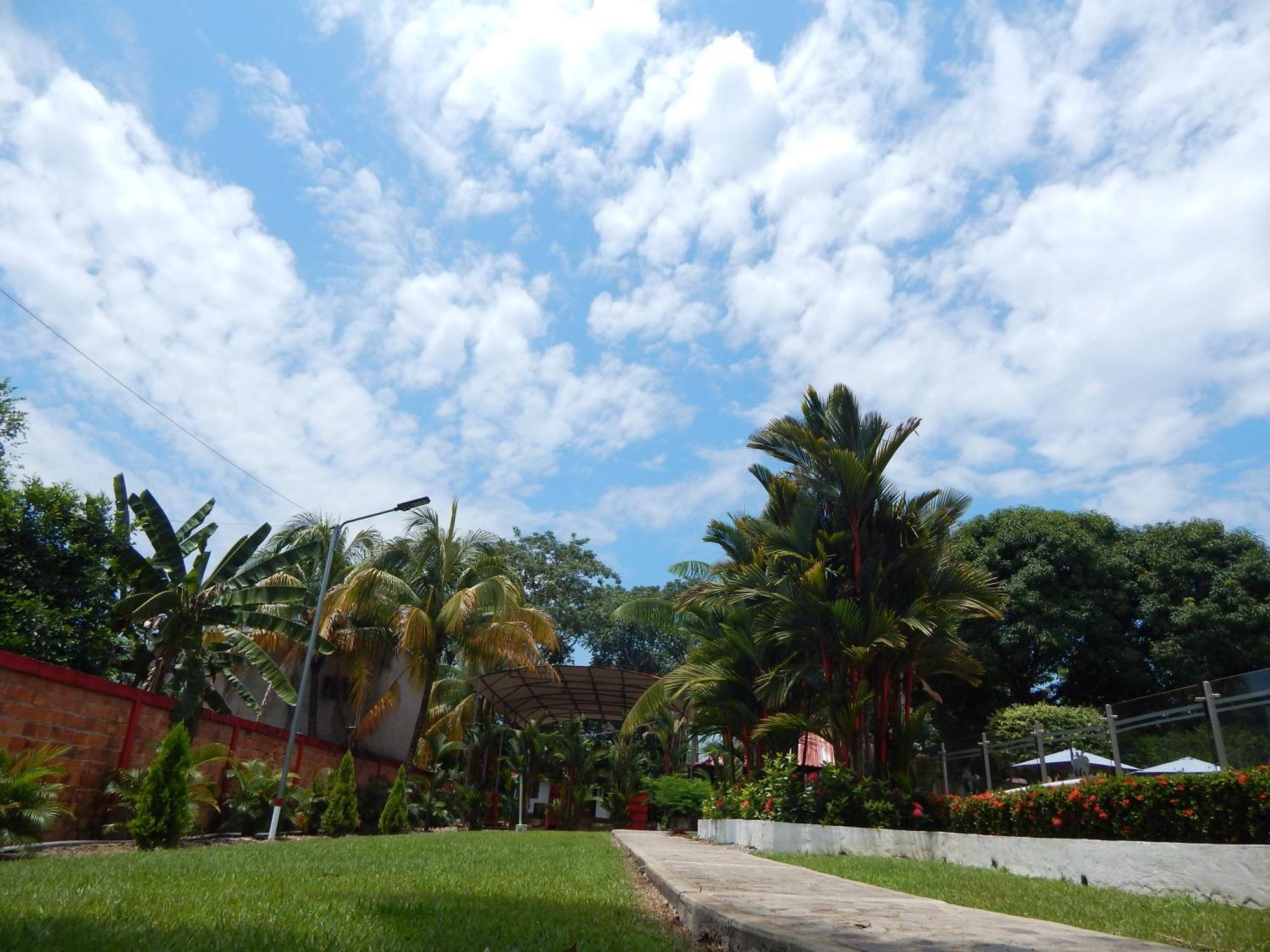 Hotel Campestre Las Palmas Sas Вильявисенсио Экстерьер фото