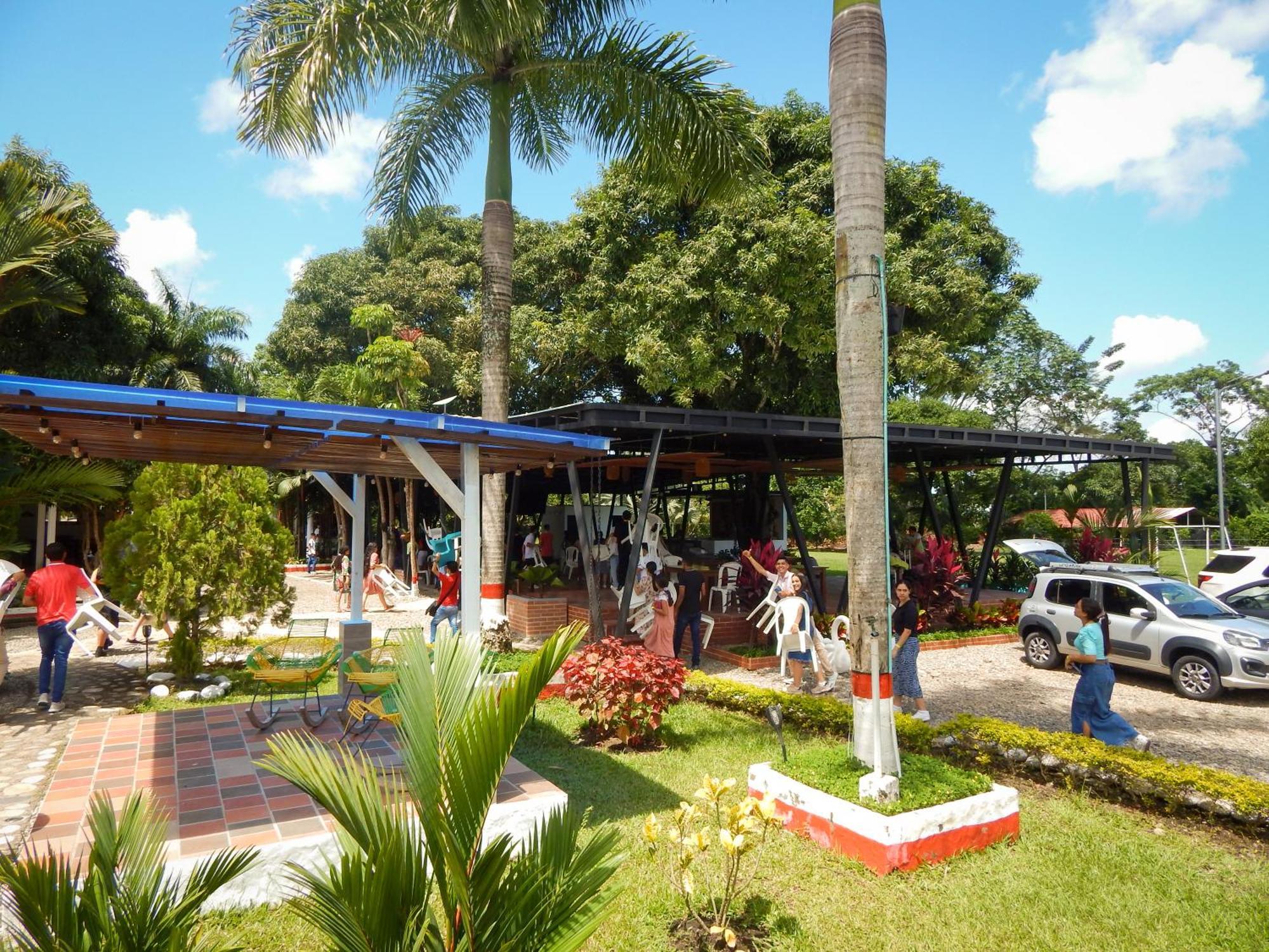 Hotel Campestre Las Palmas Sas Вильявисенсио Экстерьер фото